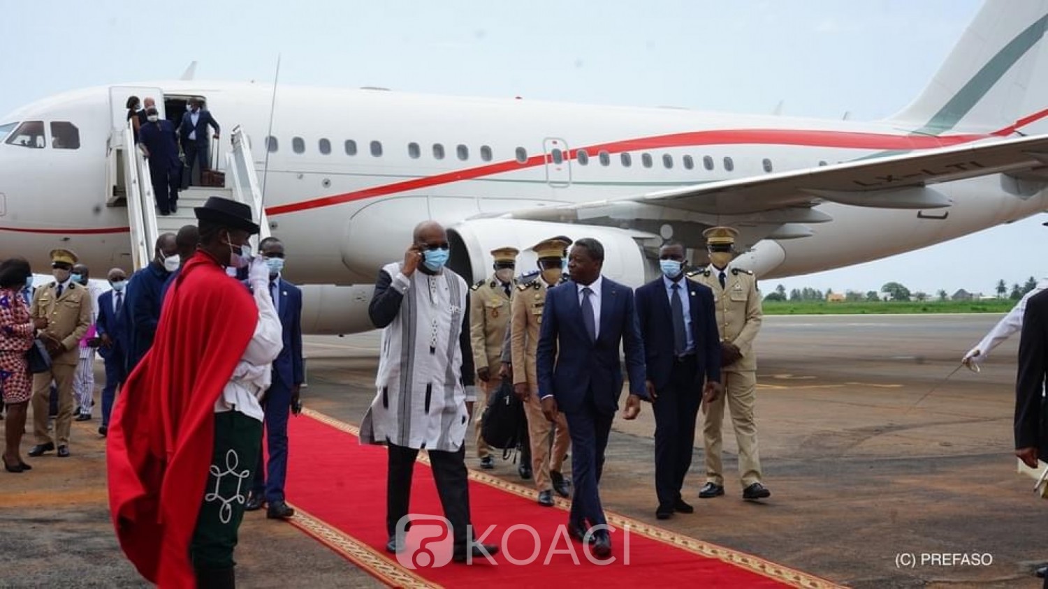 Burkina Faso : Le président Kaboré assiste aux obsèques de sa belle-mère au Togo