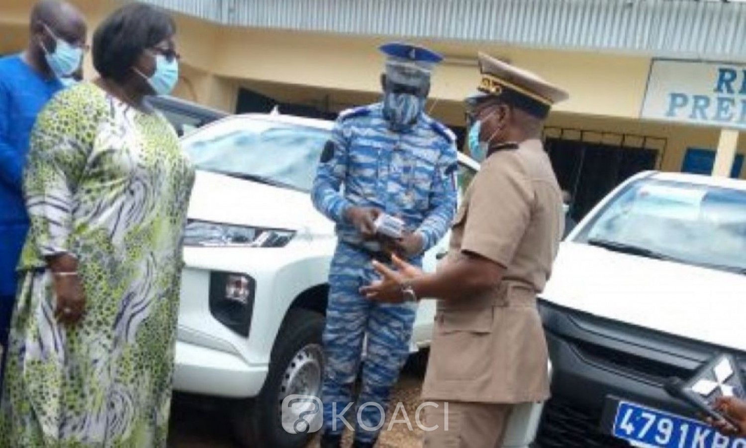 Côte d'Ivoire : Anne Ouloto avec l'appui du  Ministère de la décentralisation  concrétise ses engagements dans le Cavally en dotant les brigades de gendarmerie  de véhicules