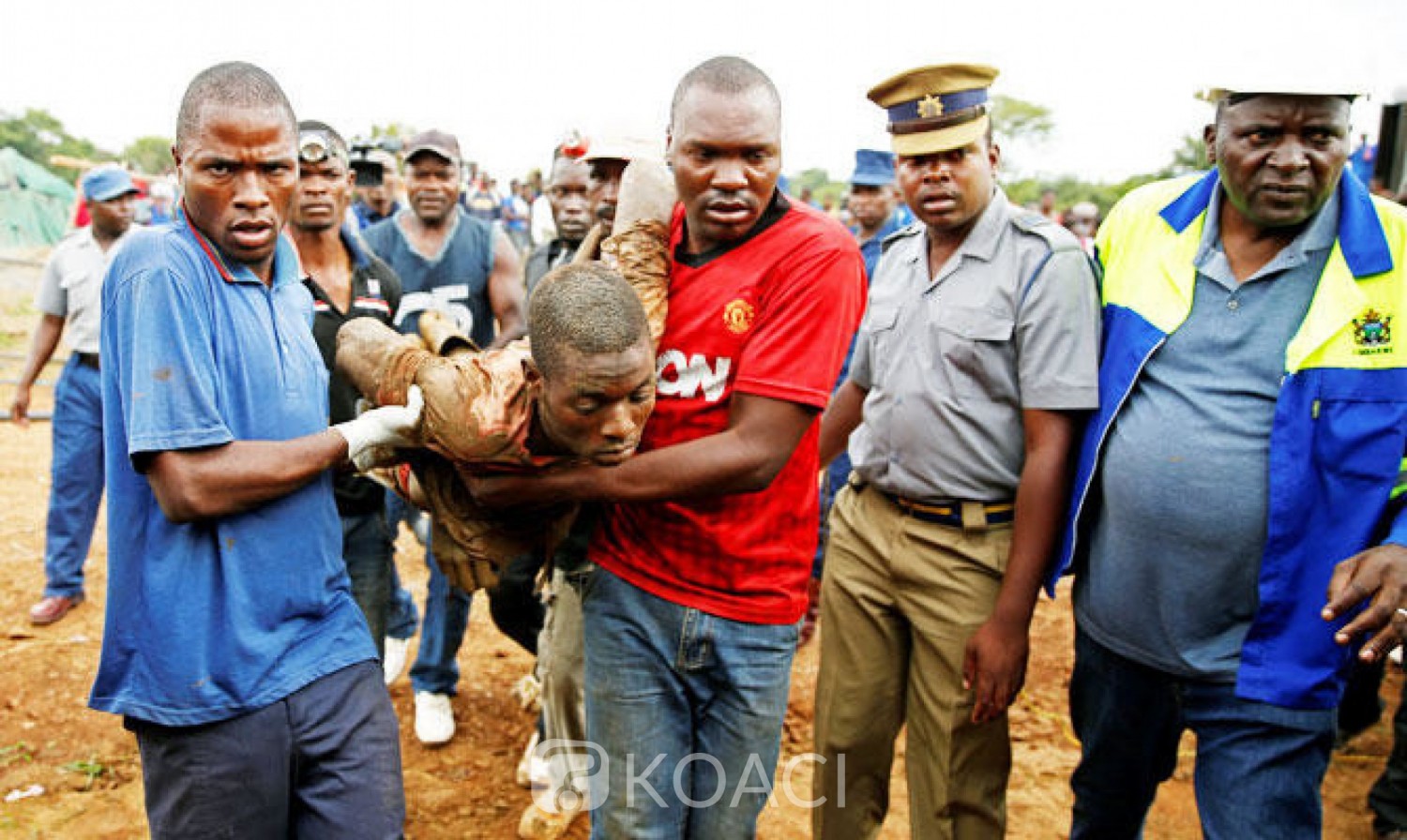 Zimbabwe : 40 mineurs clandestins au moins seraient piégés dans une mine d'or