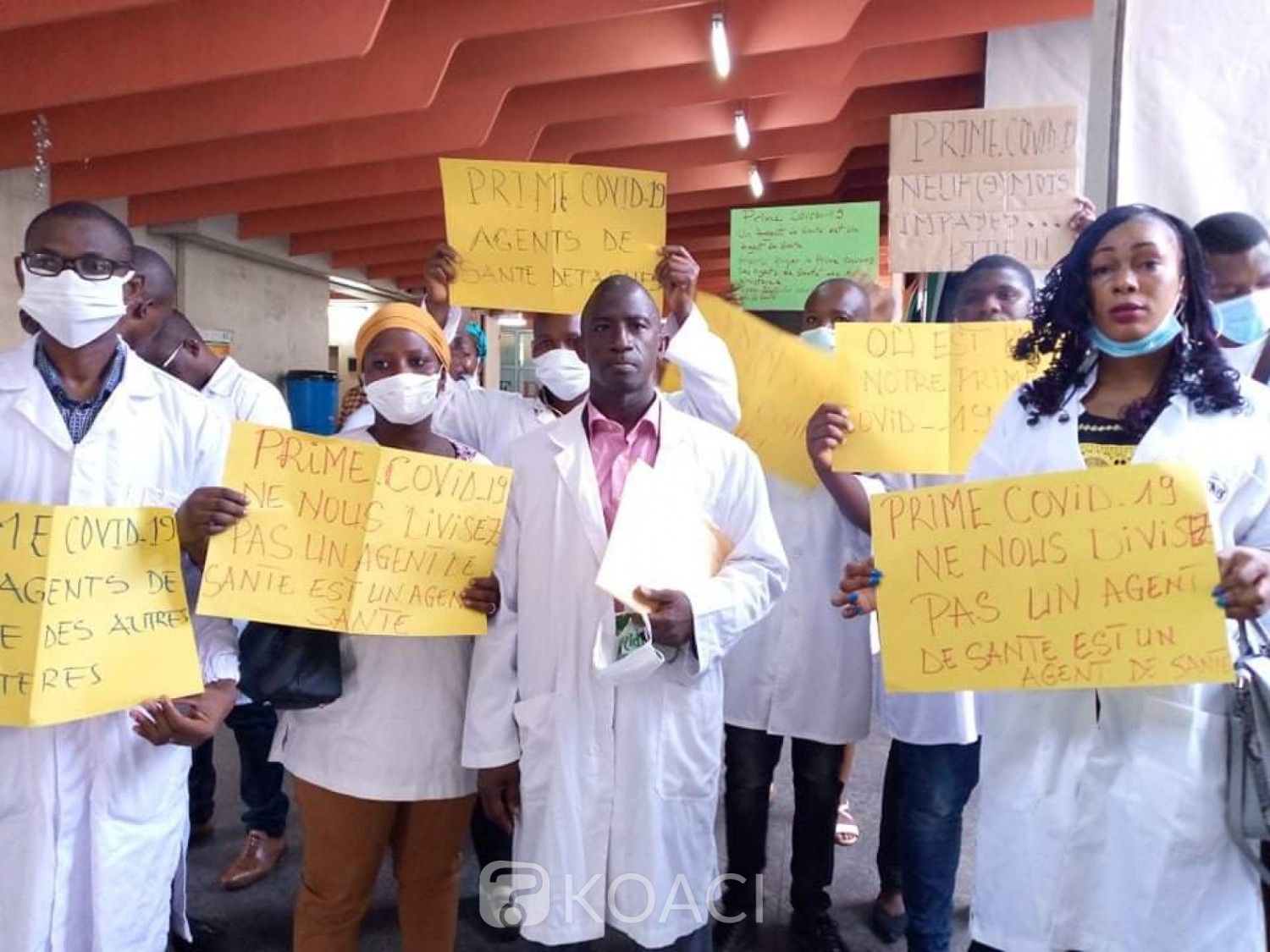 Côte d'Ivoire : Réclamant le paiement de leur prime Covid-19, des agents de santé issus des autres ministères observent un sit-in au Plateau