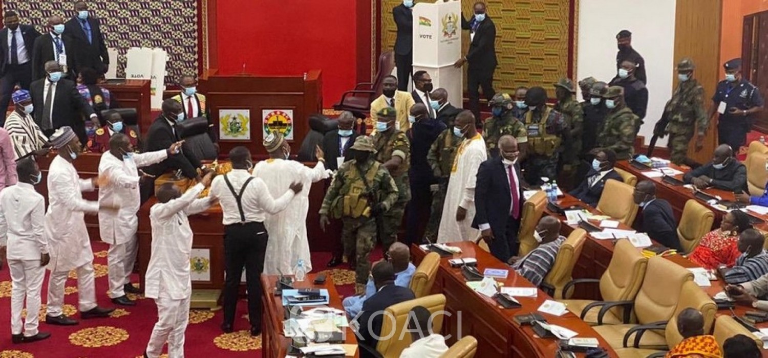 Ghana :  Séance inaugurale de la 8e législature confuse, vote du président perturbé, irruption des soldats