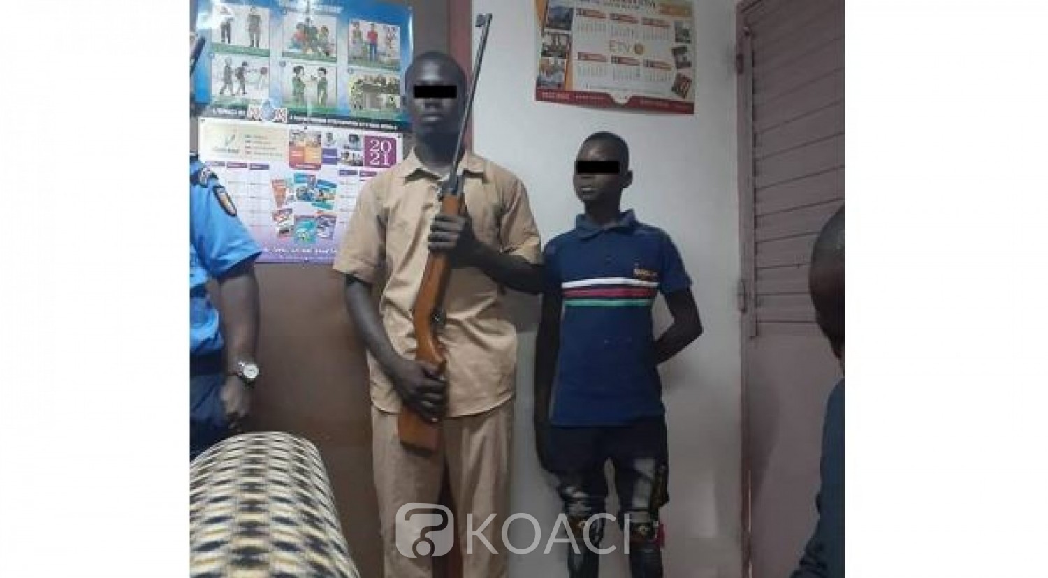Côte d'Ivoire : Ouangolodougou, un élève, menace son éducateur à l'aide d'un fusil de chasse pour lui avoir confisqué son téléphone
