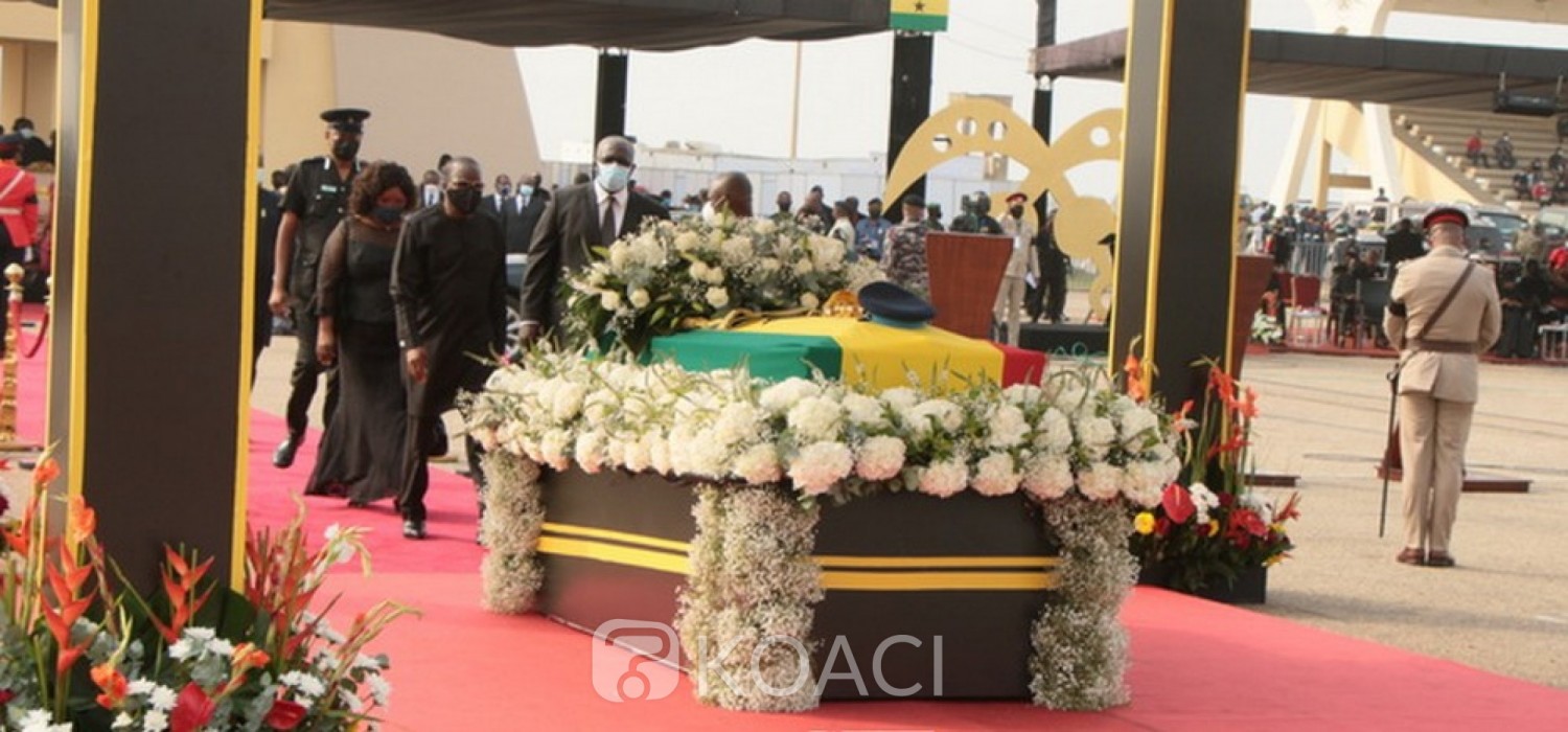 Ghana :  Derniers adieux et sortie pour Rawlings avant le cimetière militaire à Accra