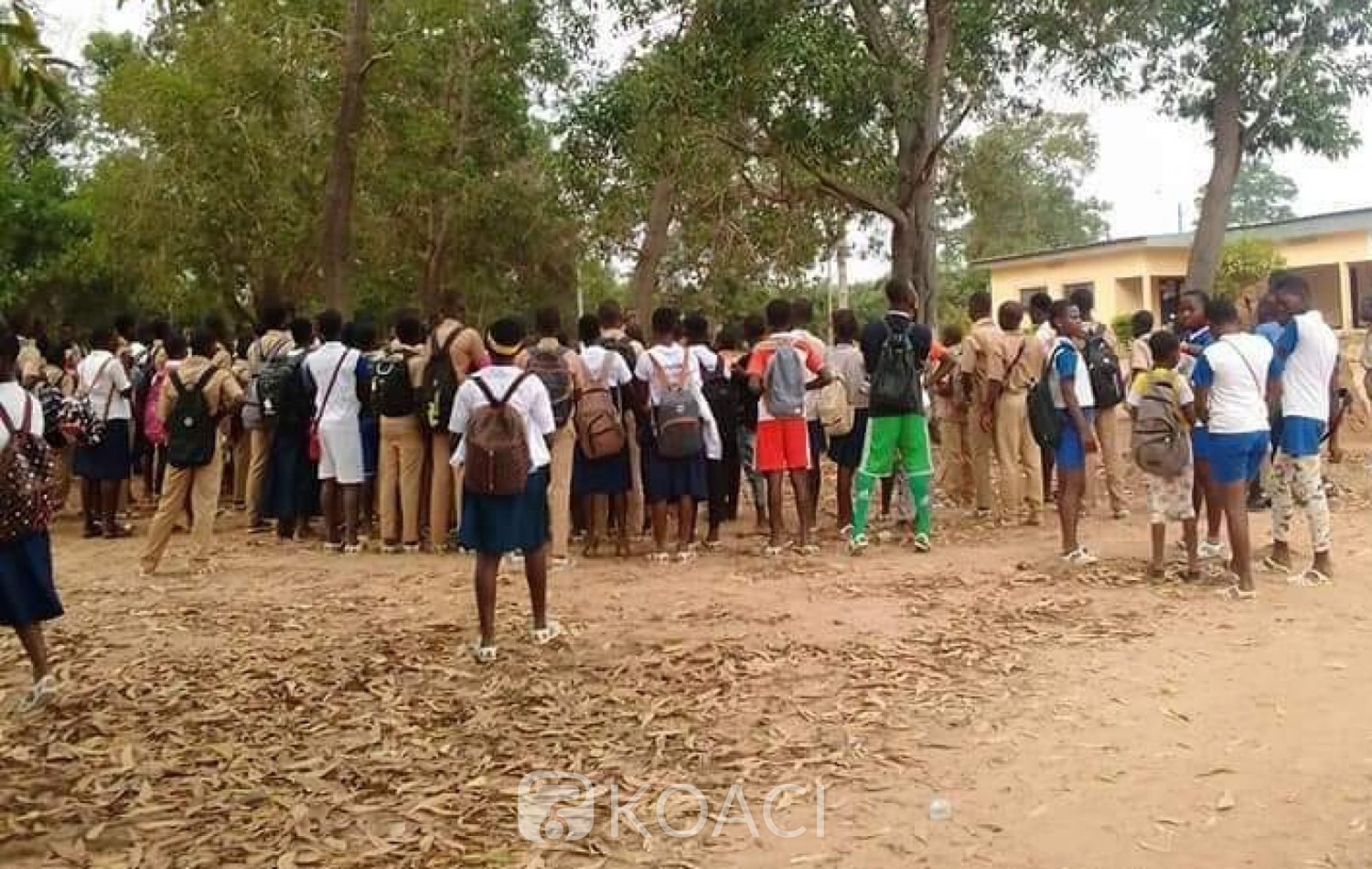 Côte d'Ivoire : Diegonefla, des élèves du lycée municipal manifestent leur colère devant la sous-préfecture