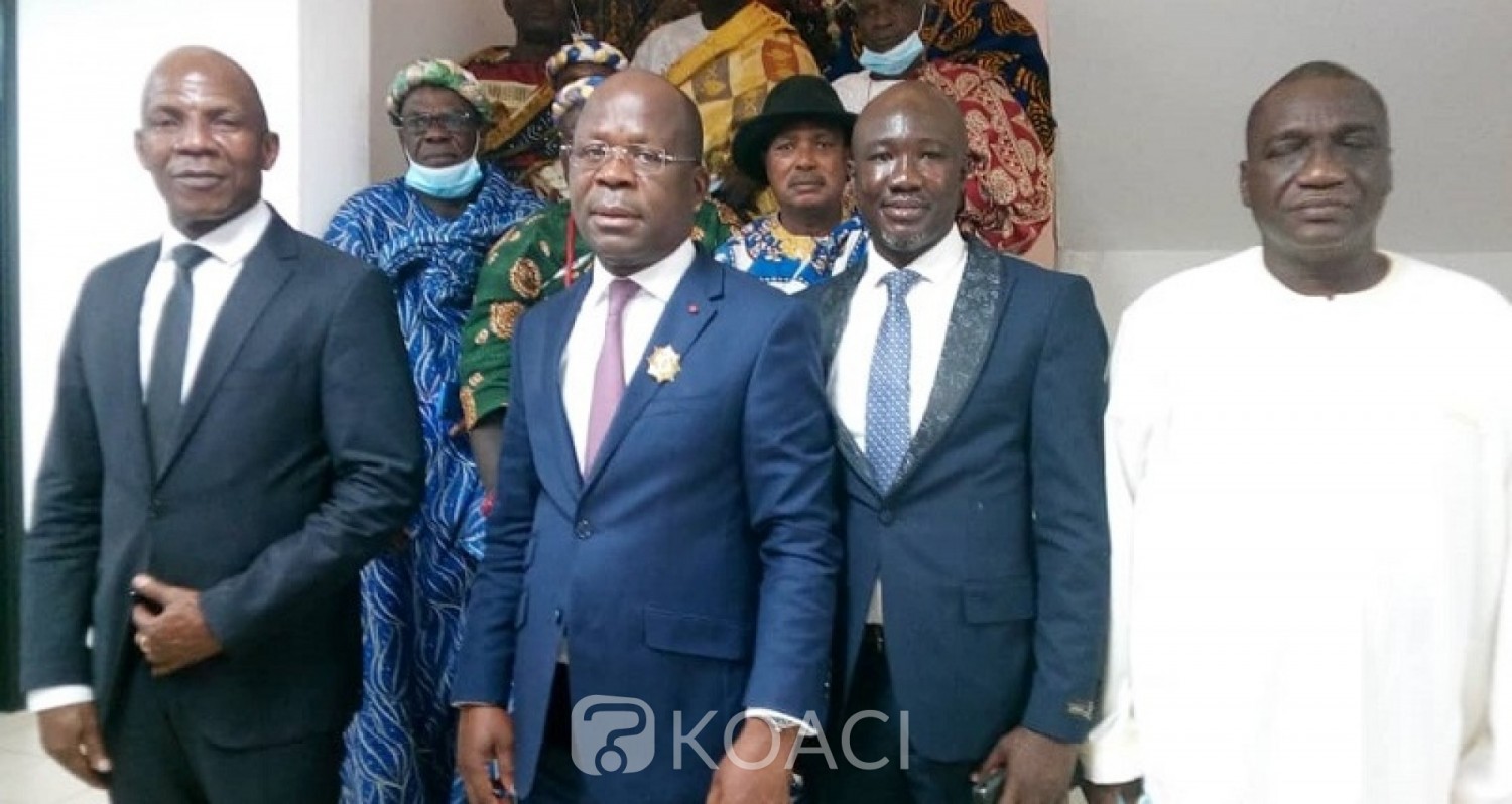 Côte d'Ivoire : Accompagné des chefs de villages, le député indépendant de Sikensi remet sa victoire au RHDP