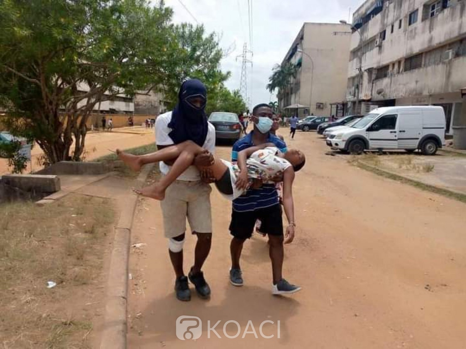 Côte d'Ivoire : Cocody, course poursuite entre étudiants et les forces de l'ordre à la suite d'une opération de déguerpissement de certains commerces