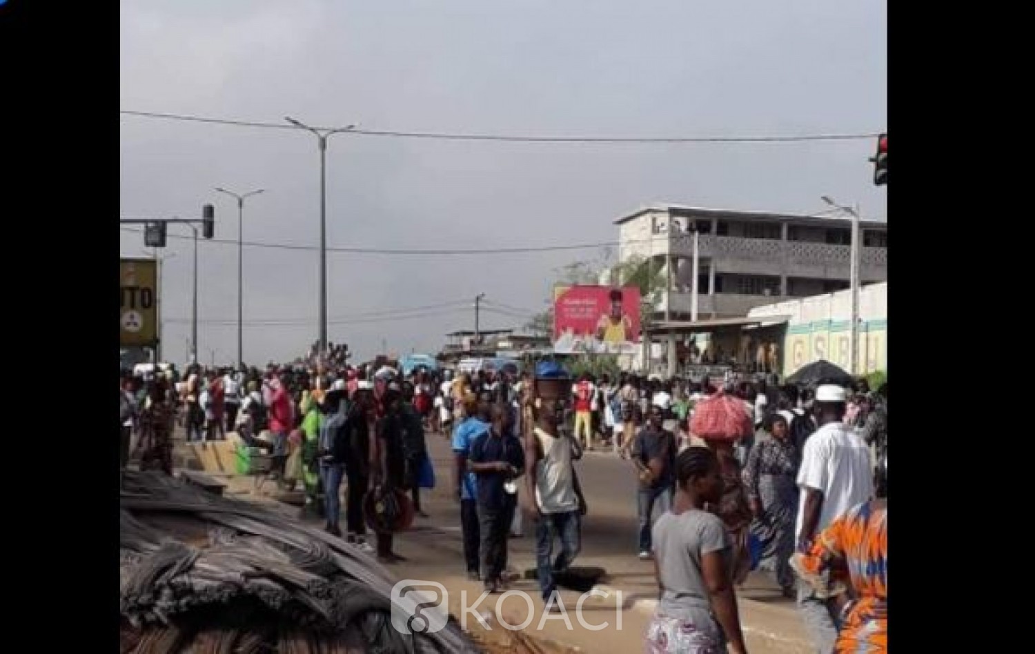 Côte d'Ivoire : Abobo, privées d'eau depuis des jours, des populations manifestent et barrent les routes