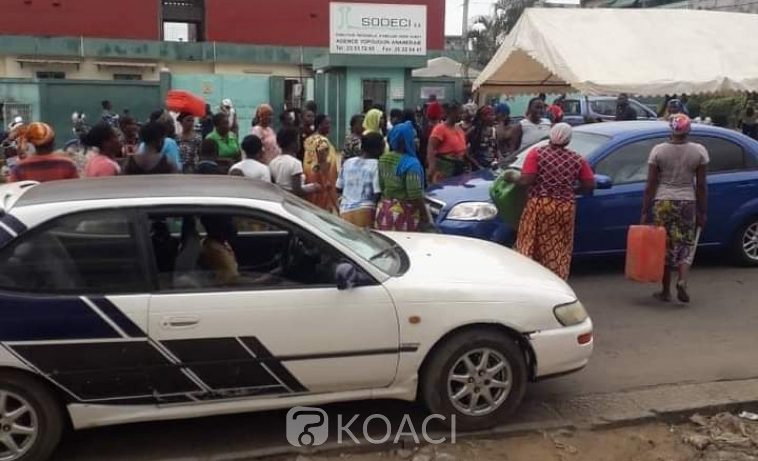 Côte d'Ivoire : Yopougon, privés d'eau depuis des jours ils manifestent devant le siège de la Sodeci