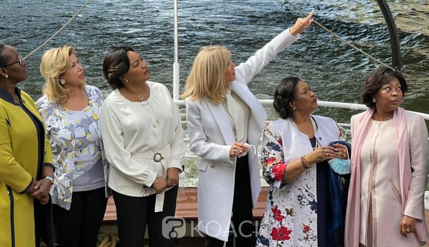 Côte d'Ivoire-France : Dominique Ouattara et d'autres premières dames en croisière sur la Seine avec Brigitte Macron
