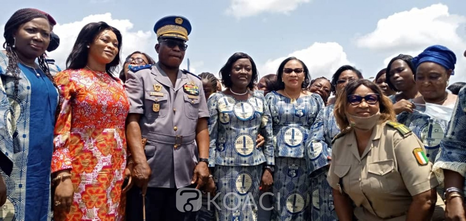 Côte d'Ivoire : « Fille de gendarme », Mariatou Koné aux côtés des épouses d'hommes de la maréchaussée à Bouaké pour la fête des mères