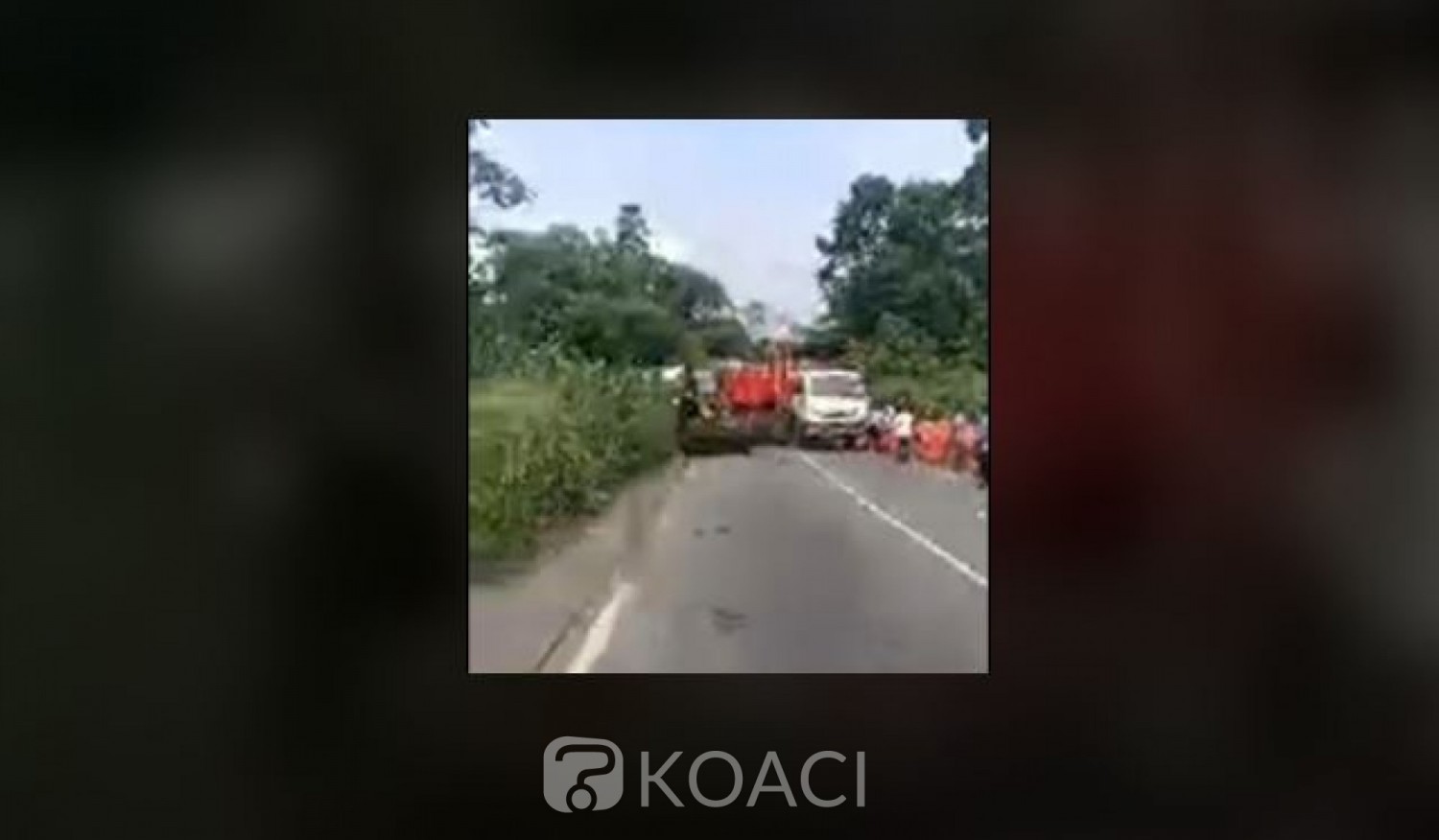 Côte d'Ivoire : Un camion poids lourd coupe en deux  l'Axe Abidjan-Aboisso, la galère des usagers