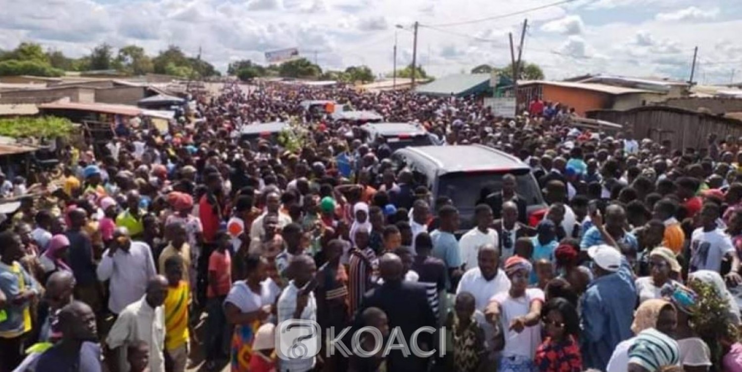 Côte d'Ivoire : En route pour son village maternel, le cortège de Laurent Gbagbo bloqué à Bazra, sur l'axe Sinfra Blouzon