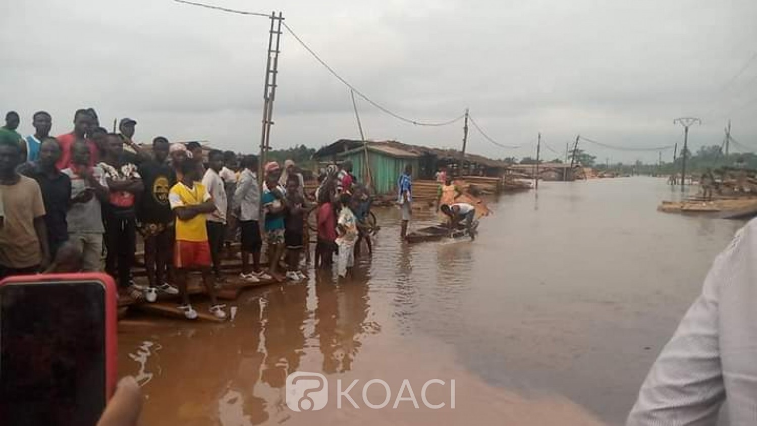 Côte d'Ivoire : San-Pédro, suite aux pluies diluviennes enregistrées, des villages communaux coupés du reste de la ville