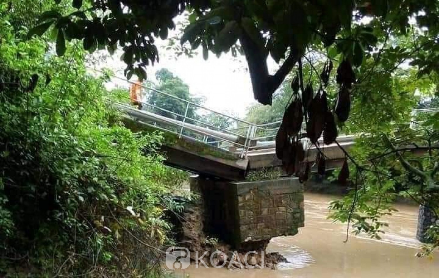 Côte d'Ivoire : La pluie fait plier le pont reliant le Sud-Comoé à l'Indénié Djuablin