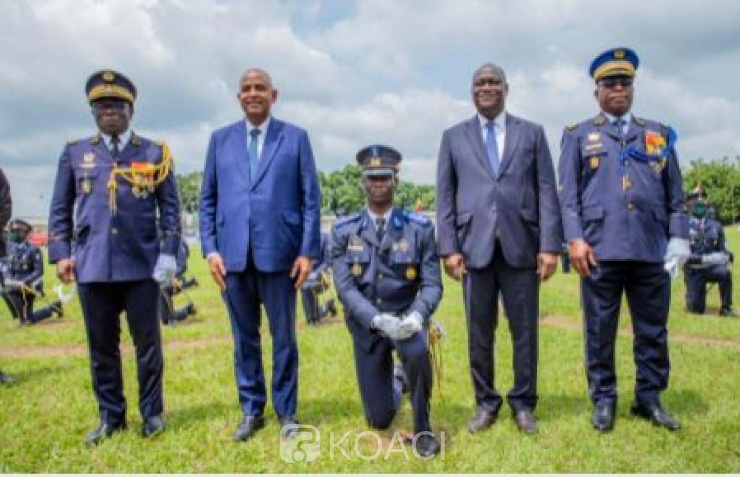 Côte d'Ivoire : Défense,  le Premier Ministre Patrick Achi remet les épaulettes à une centaine d'officiers à Yamoussoukro