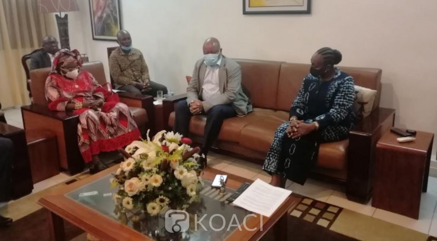 Côte d'Ivoire : Raymonde Goudou Coffi s'engage à trouver du travail pour les jeunes du District des lacs avec le soutien des opérateurs économiques