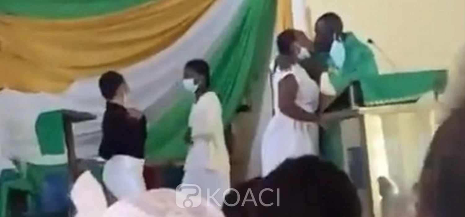 Ghana :  Polémiques sur un « saint baiser » d'un prêtre anglican à des étudiantes