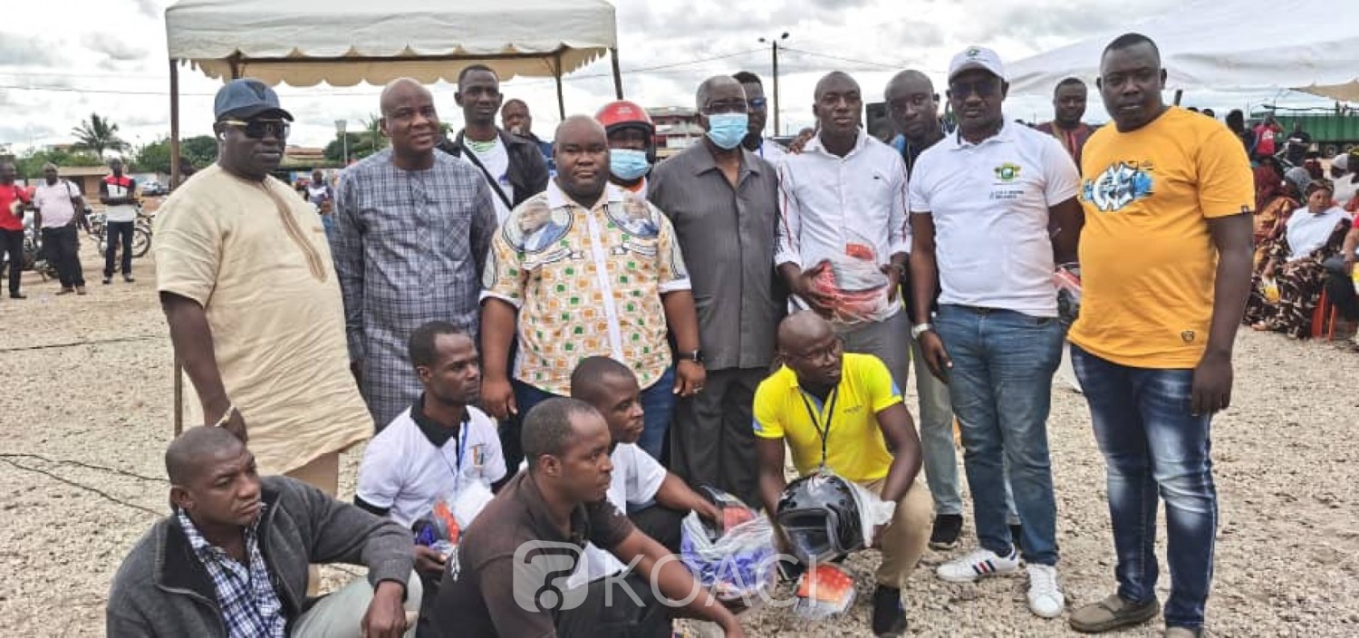 Côte d'Ivoire : Bouaké, pour lutter contre les accidents de la route et l'incivisme, la GECI lance une opération de distribution gratuite de casques