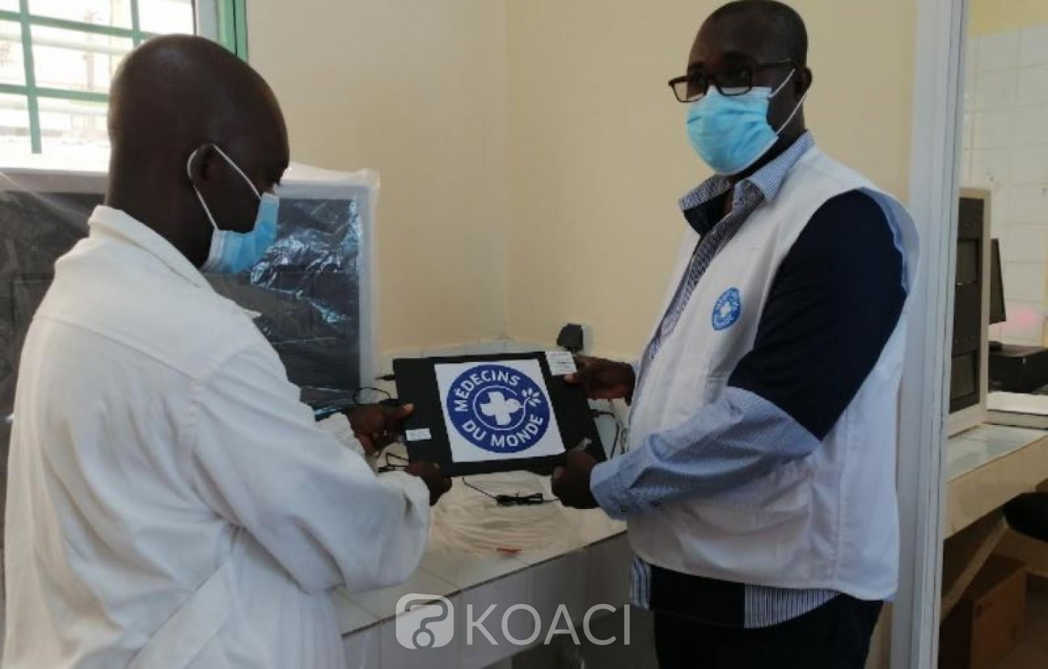 Côte d'Ivoire :    Dépistages de lésions précancéreuses, MdM, équipe le CAT d'Abobo de deux appareils GeneXpert
