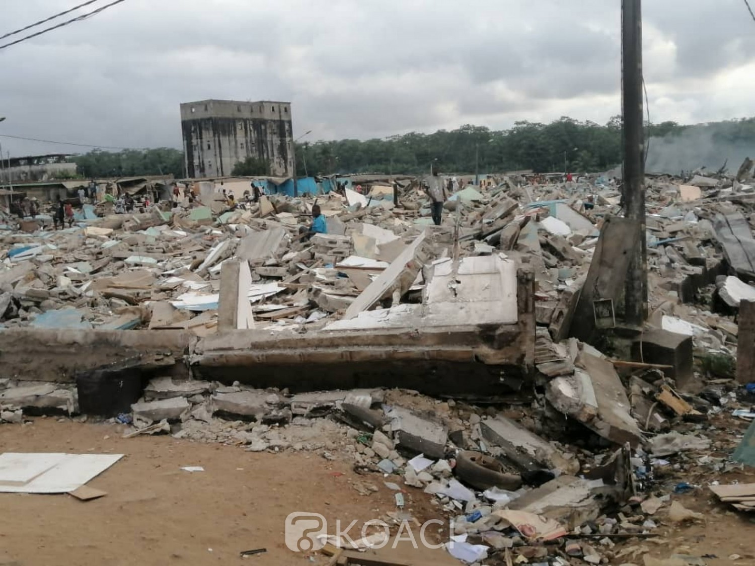 Côte d'Ivoire :    Projet du Métro, des dizaines d'habitations et de nombreux magasins détruits à Abobo derrière Rail