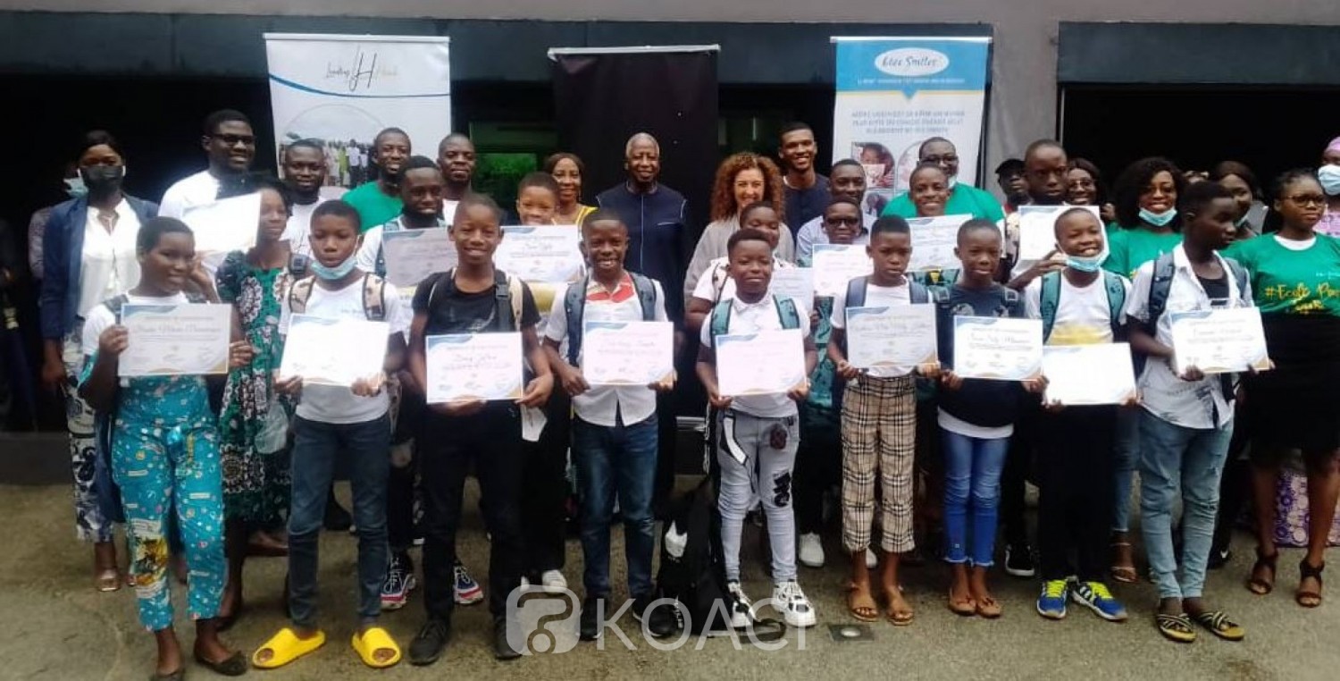 Côte d'Ivoire :  Abobo, 17 élèves formés au civisme communautaire par une ONG reçoivent 50 000 Fcfa chacun
