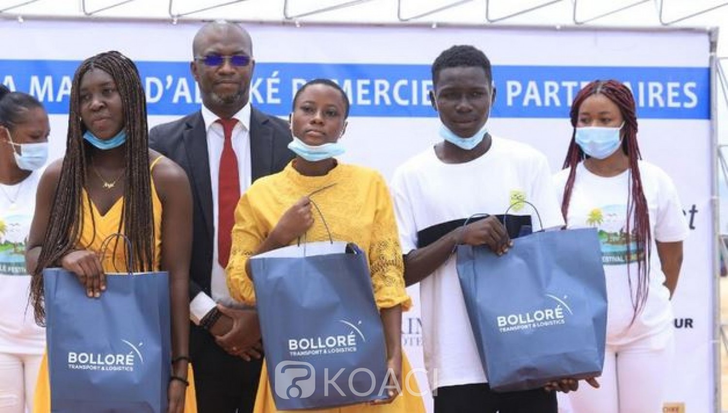 Côte d'Ivoire : B-Excellence de Bolloré, les meilleurs élèves d'Adiaké à leur tour primés
