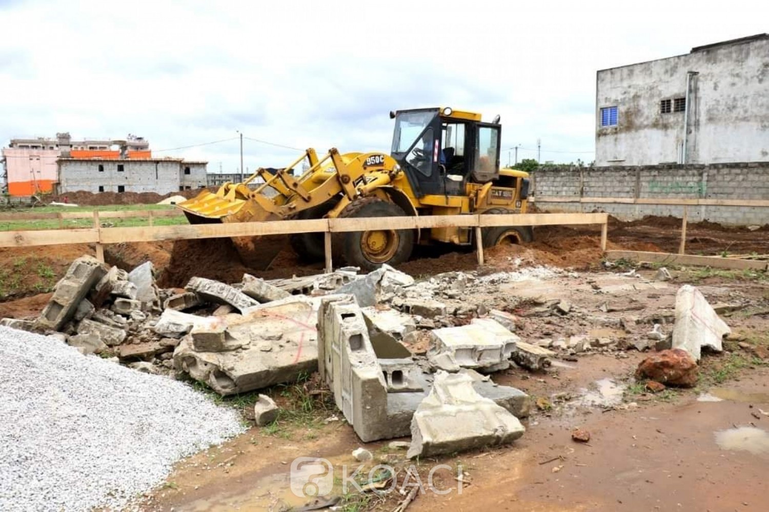 Côte d'Ivoire : Lutte contre les constructions anarchiques, deux bâtisses partiellement démolies à Cocody