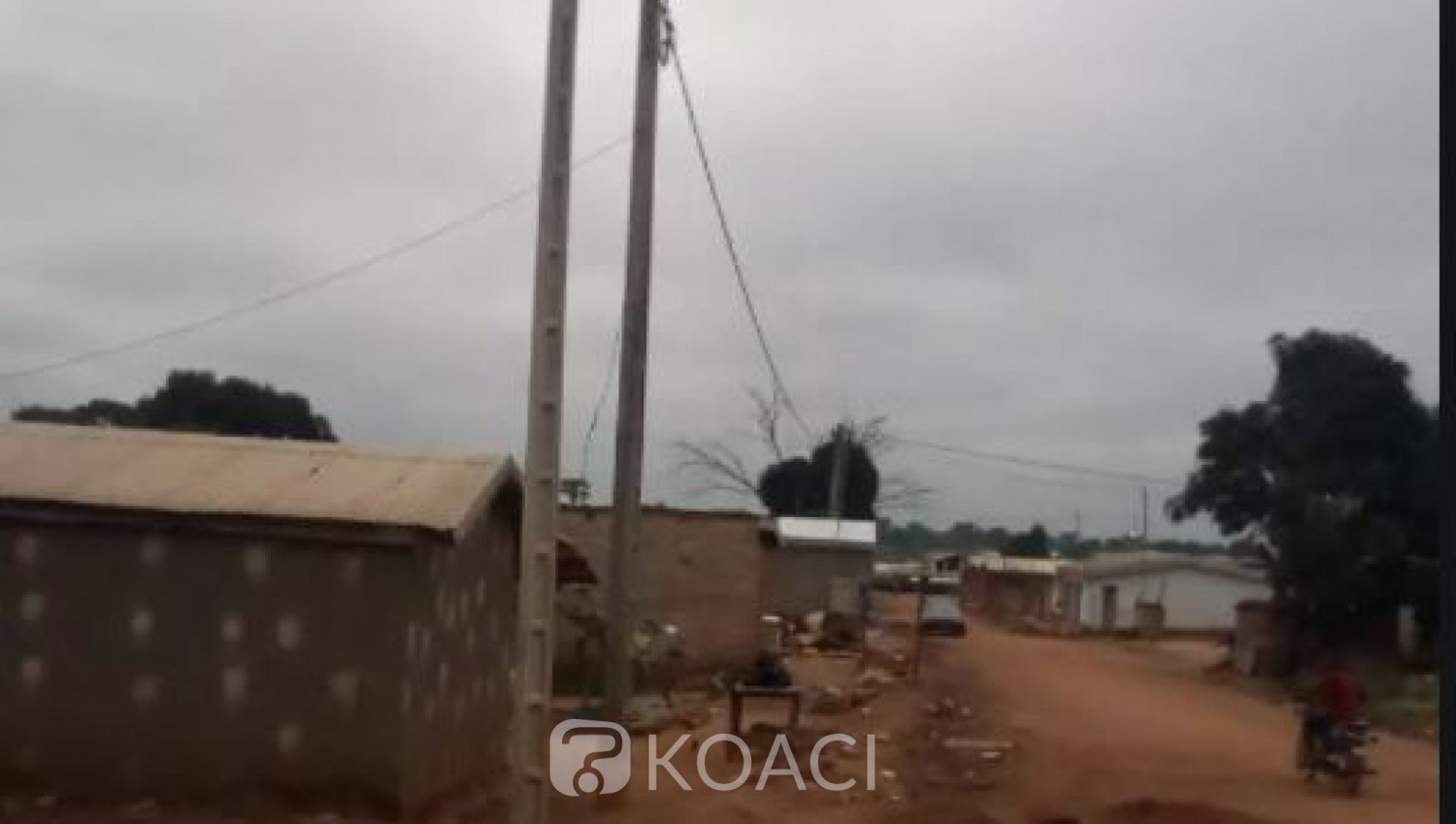 Côte d'Ivoire : Kani, des parents indélicats abandonnent en bordure de route un enfant de 2 ans, malade enveloppé dans un pagne