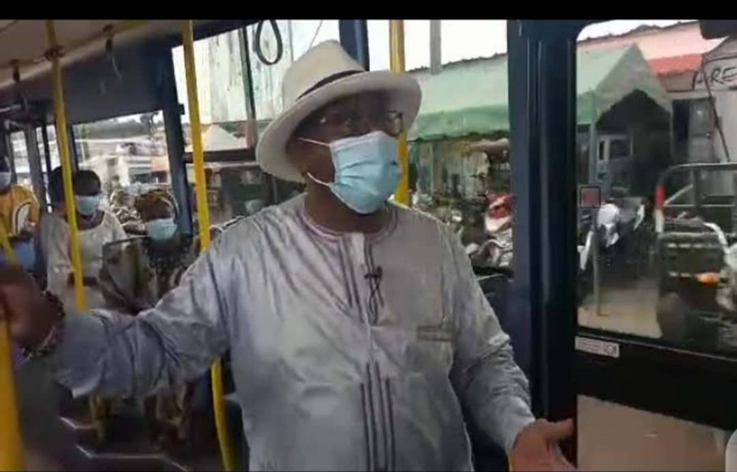 Côte d'Ivoire : Bouaké, empruntant un bus de la SOTRA pour ses courses, un élu exhorte la population à faire de même
