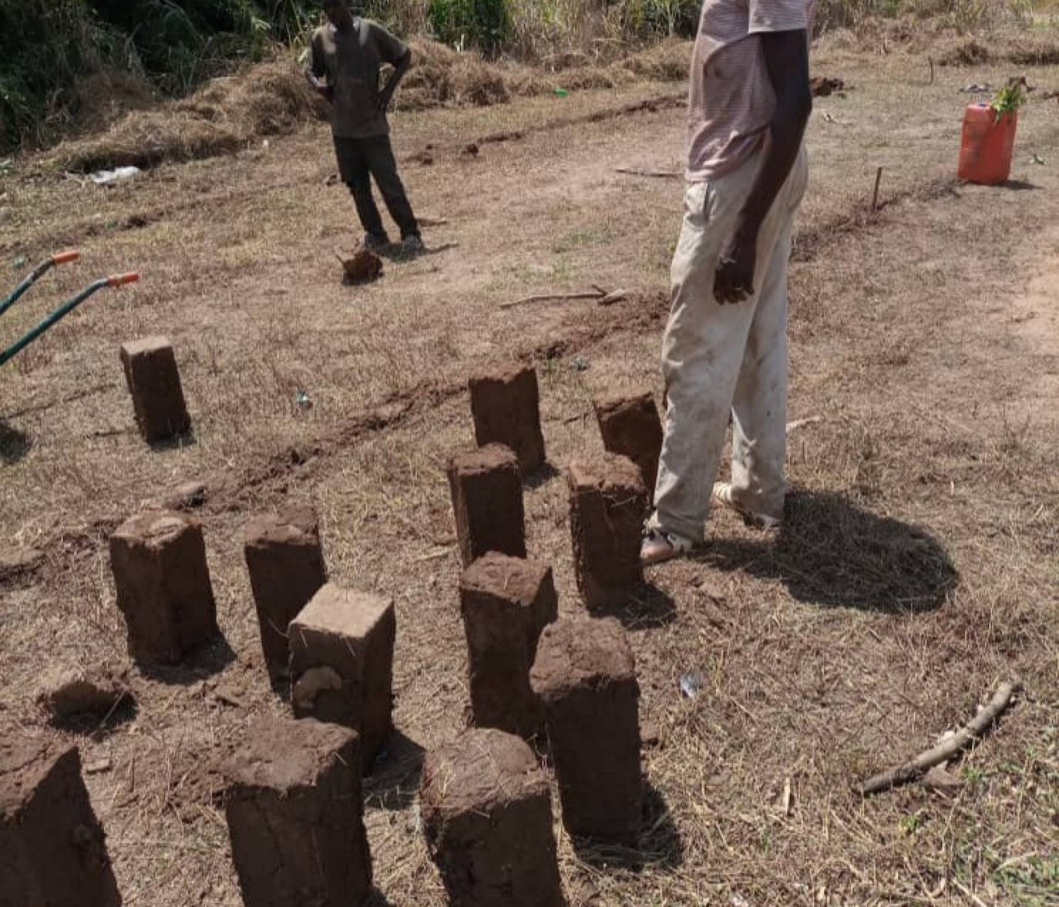 Côte d'Ivoire :     Daloa, EPP Michel Carrefour de Vavoua 2, des travaux de construction d'un bâtiment de deux classes en cours pour remplacer les appâtâmes en fortune