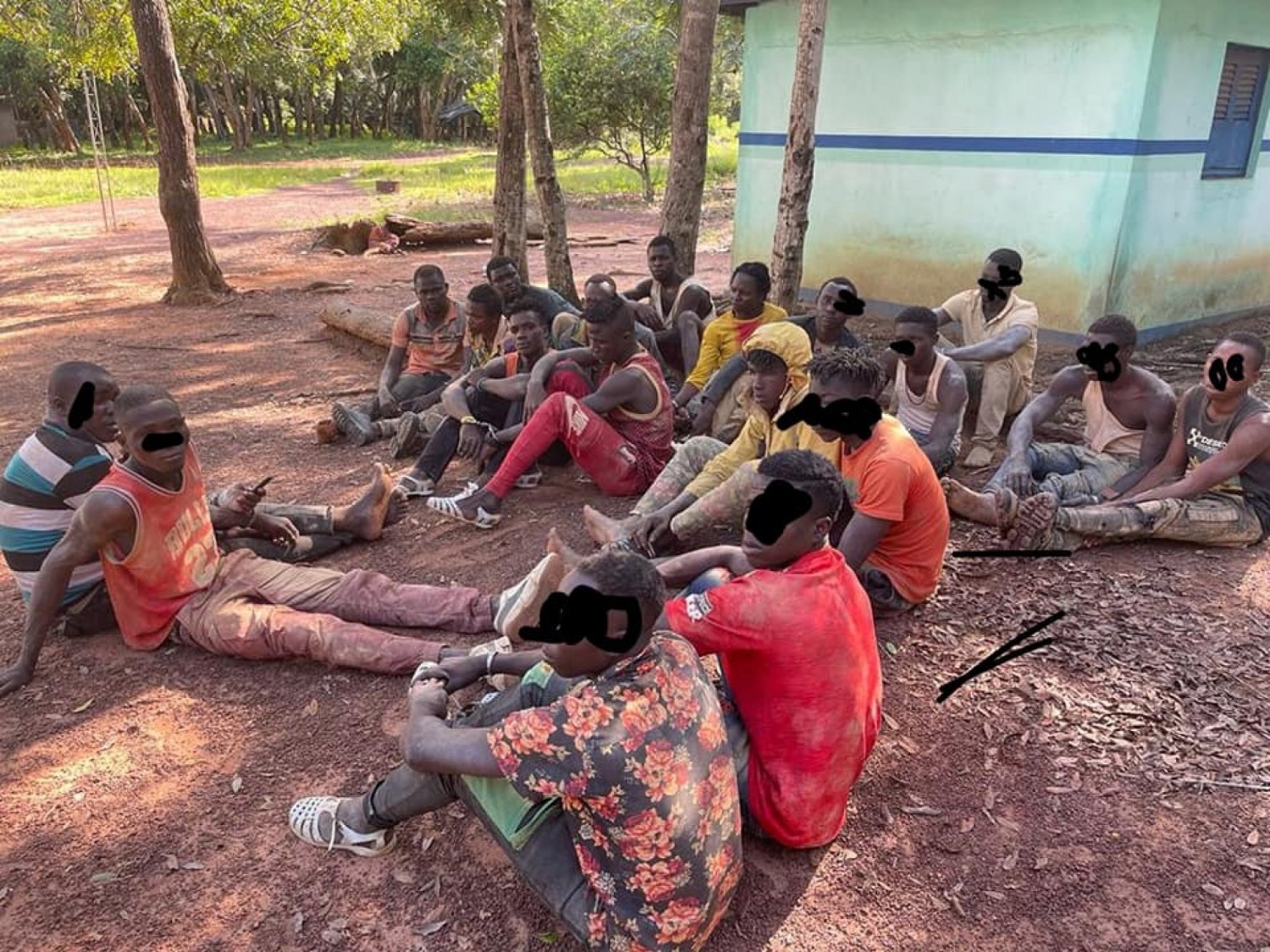 Côte d'Ivoire : 21 orpailleurs clandestins arrêtés dans la forêt classée de la Téné (Oumé)