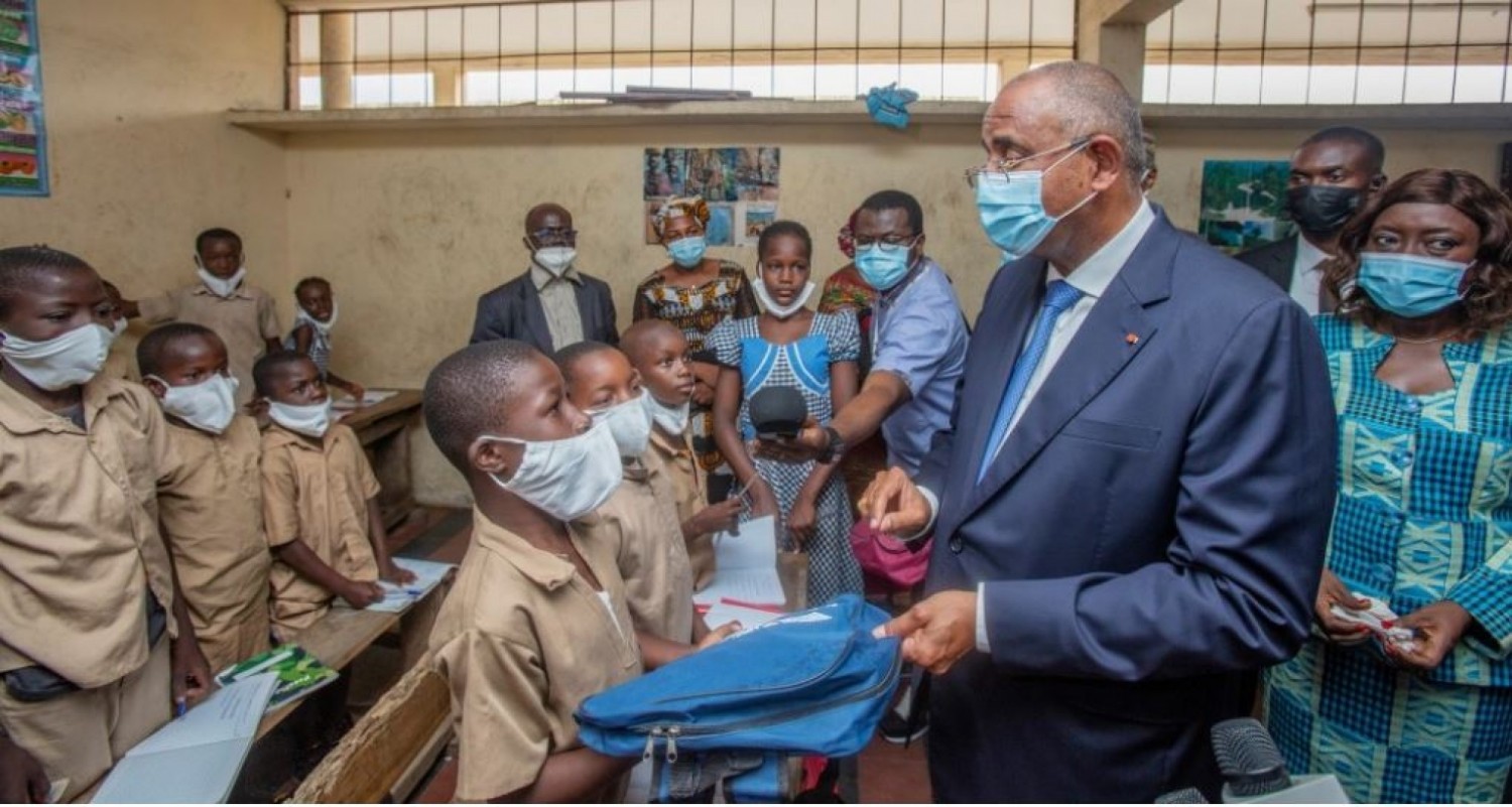 Côte d'Ivoire : En visite à Adjamé dans l'école où il a fait le CP1, les conseils avisés de Patrick Achi aux élèves
