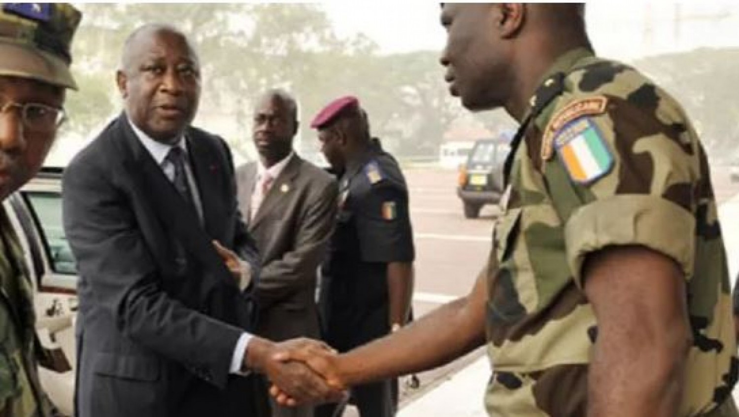 Côte d'Ivoire :   Libération des militaires en détention, en réponse à Gbagbo, Coulibaly:   «  Il a beaucoup de conflits à régler, y compris des conflits avec sa propre personne »
