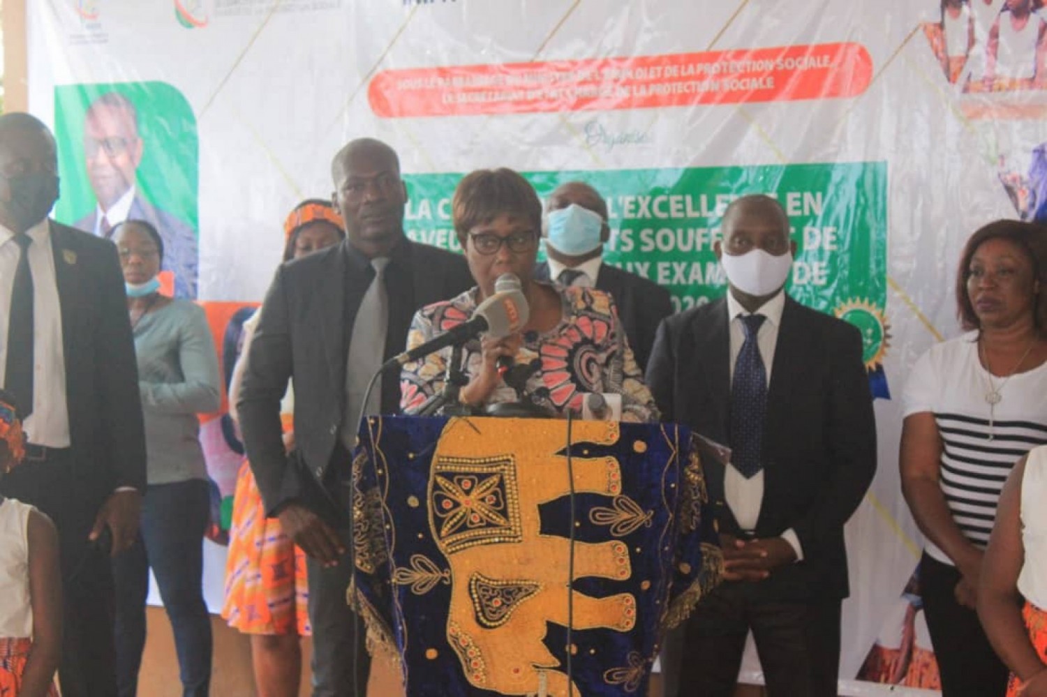 Côte d'Ivoire : Yopougon, les meilleurs élèves en situation de handicap honorés par la secrétaire d'Etat Clarisse Kayo Mahi