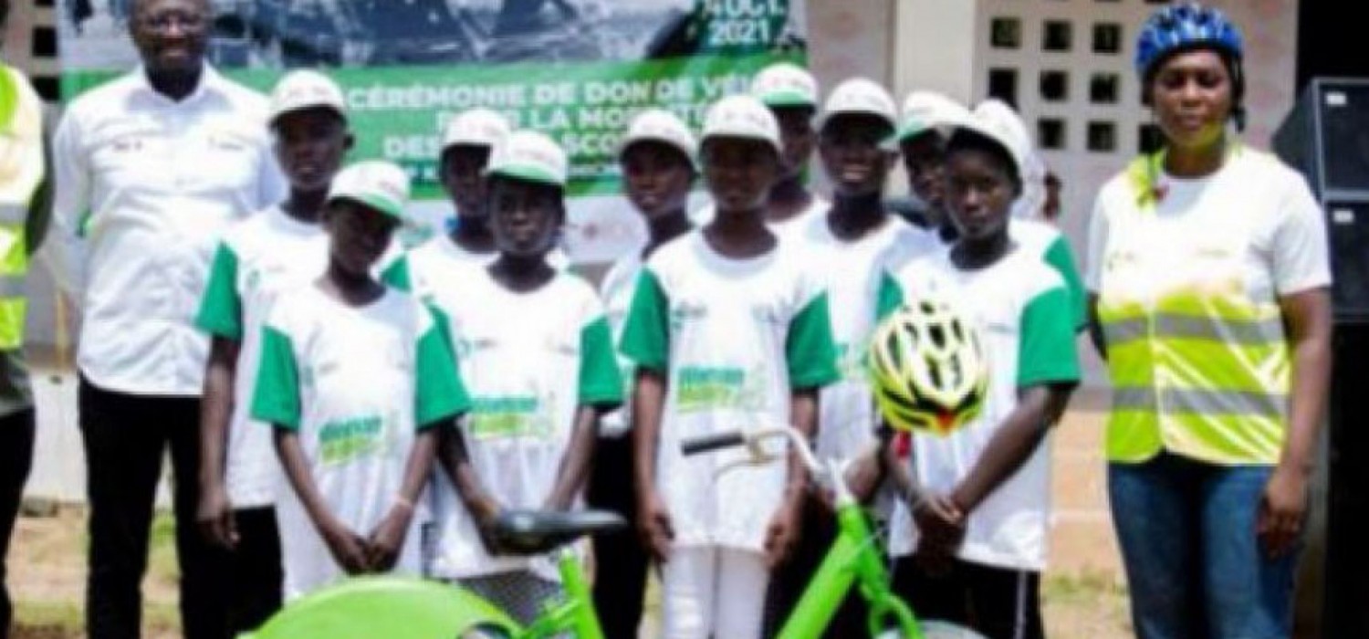 Côte d'Ivoire : Pour aider à se rendre à l'école, la SODECI offre des vélos aux jeunes filles d'Essankro
