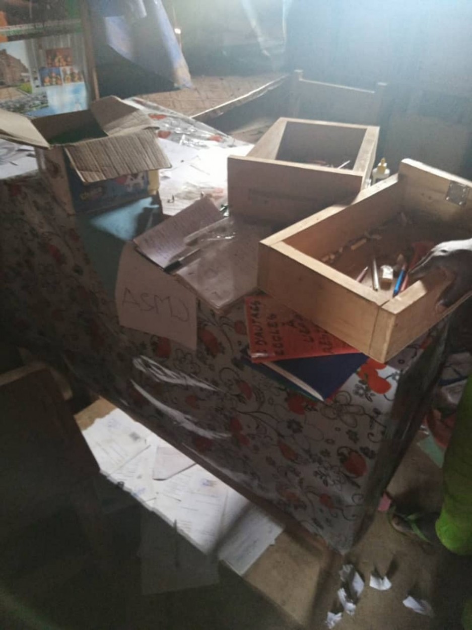 Côte d'Ivoire :    Duekoué, des déchets humains découverts dans des bureaux, des cahiers de devoir trempés dans l'eau à l'école Résidentielle 3, la Directrice menace de fermer l'établissement