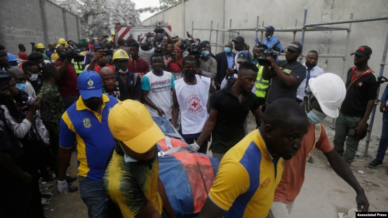 Nigeria : Effondrement d'un immeuble à Lagos, 36 corps extirpés des décombres, neuf survivants