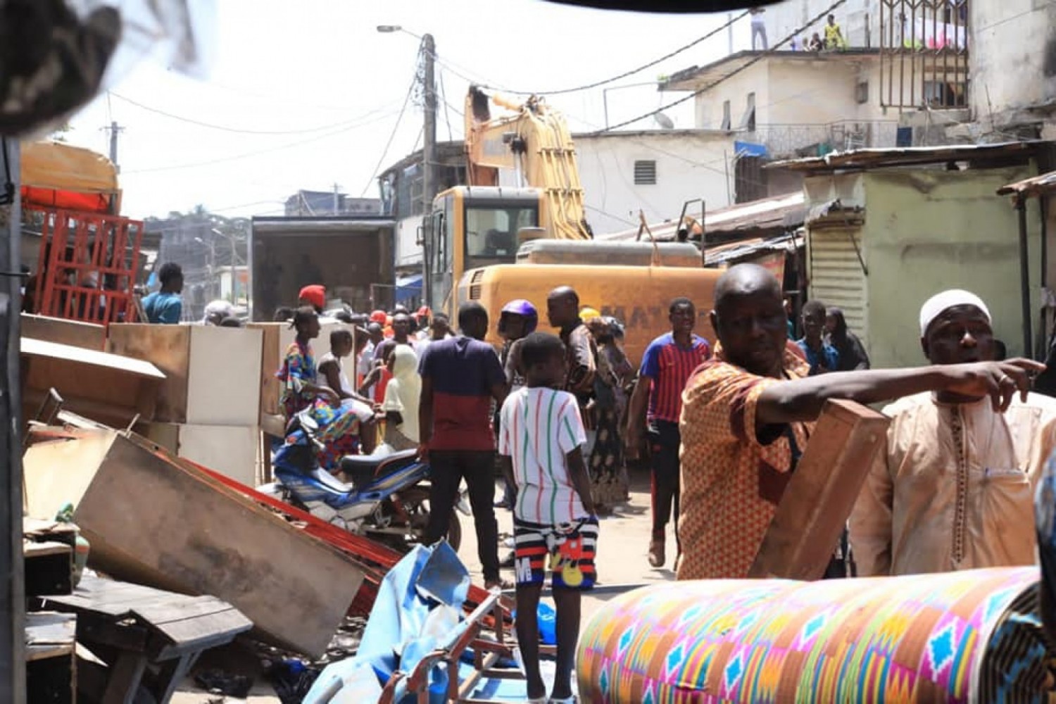Côte d'Ivoire : 4è pont, début des démolitions des emprises sur le flanc droit derrière la Mairie d'Adjamé