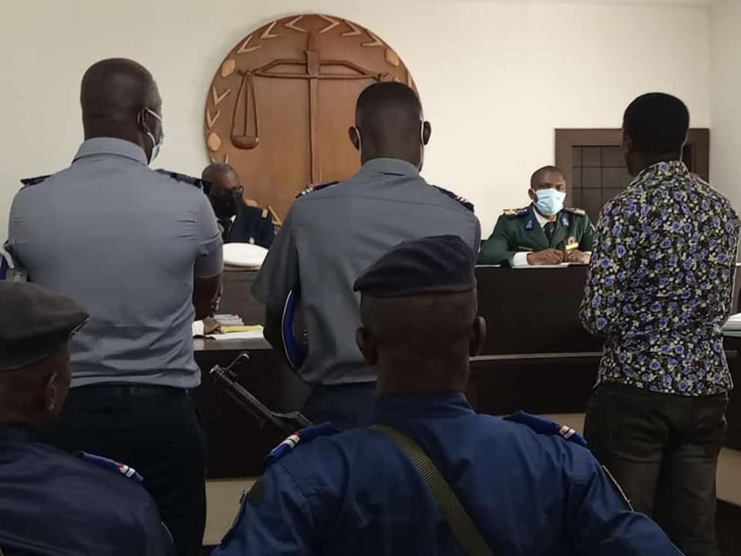 Côte d'Ivoire : Tribunal Militaire,  deux Gendarmes reconnus coupables des faits de corruption  écopent de 12 mois de prison ferme