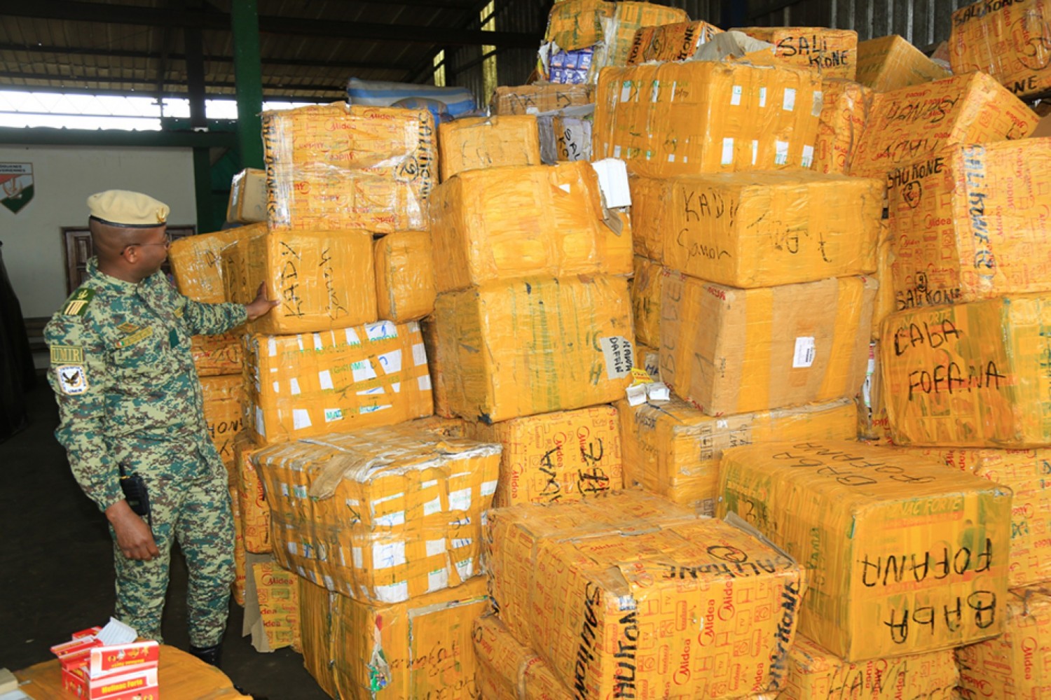 Côte d'Ivoire :    Lutte contre la contrebande, les Douanes annoncent la saisie de 93.775 tonnes de marchandises prohibées dans le mois d'octobre