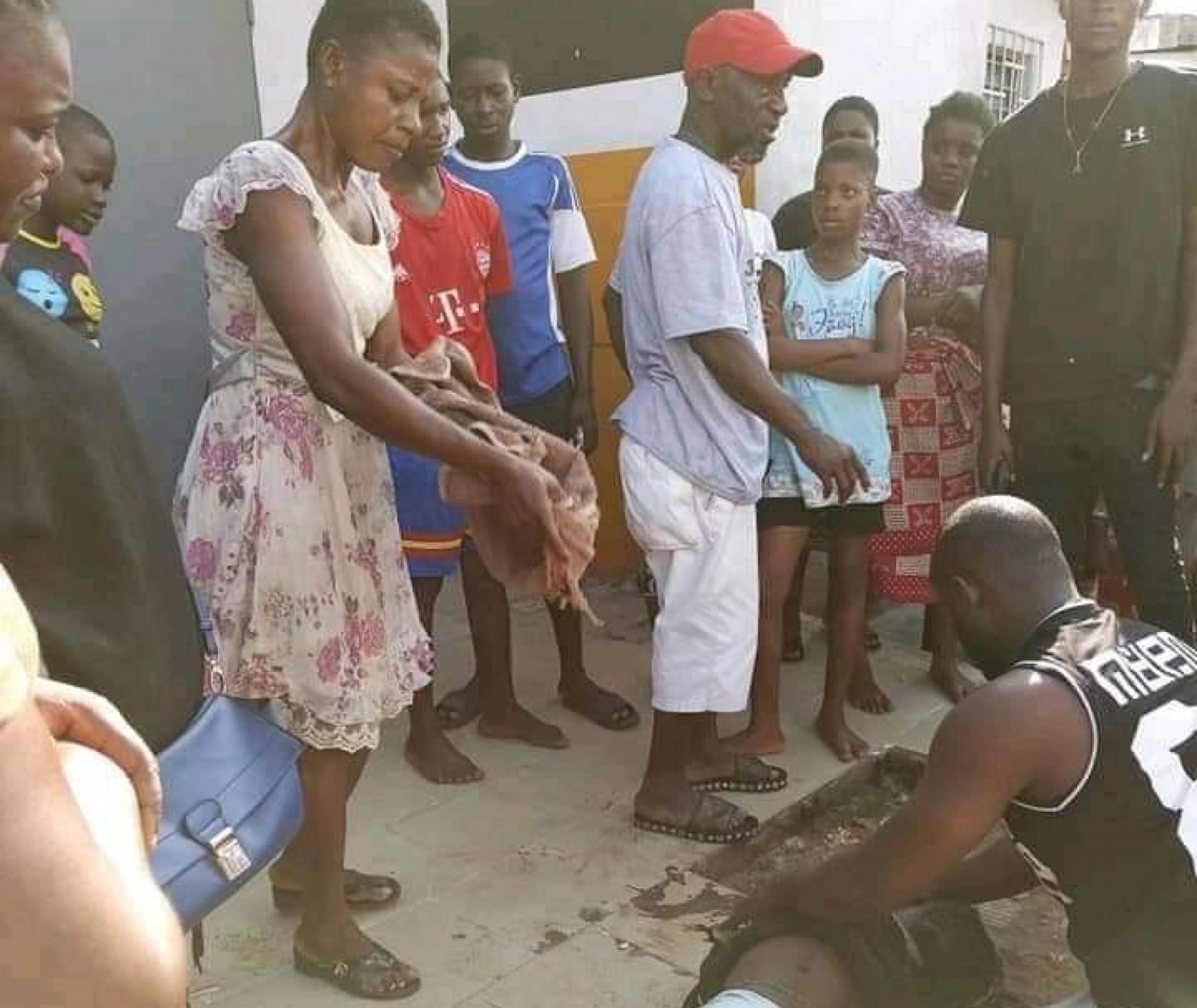 Côte d'Ivoire : Yopougon, un chauffeur, perd le contrôle de son véhicule fonce dans un restaurant et fait des blessés