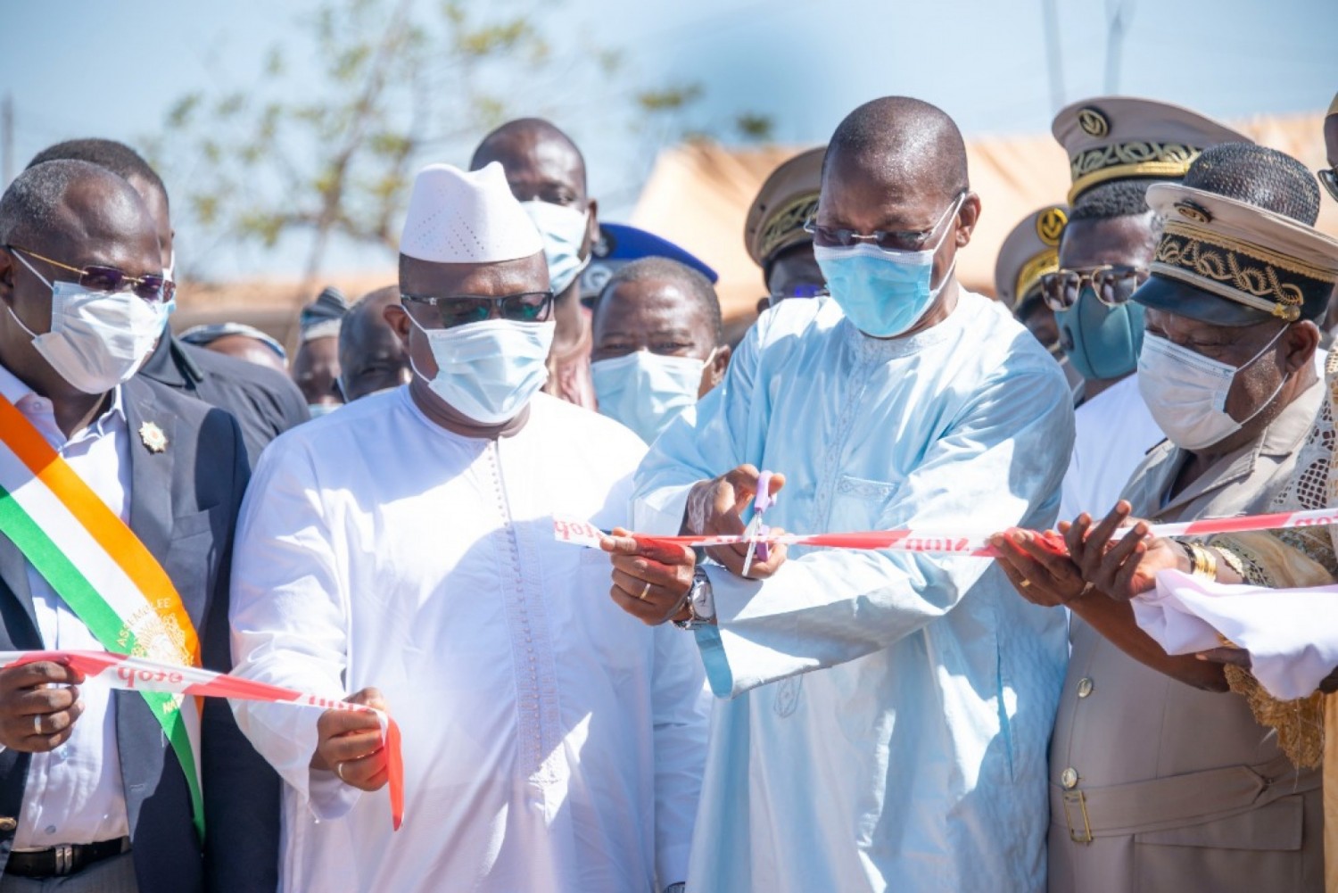 Côte d'Ivoire : Développement local, Kasséré, Bruno Koné inaugure la maison des chefs et connecte un village au réseau électrique