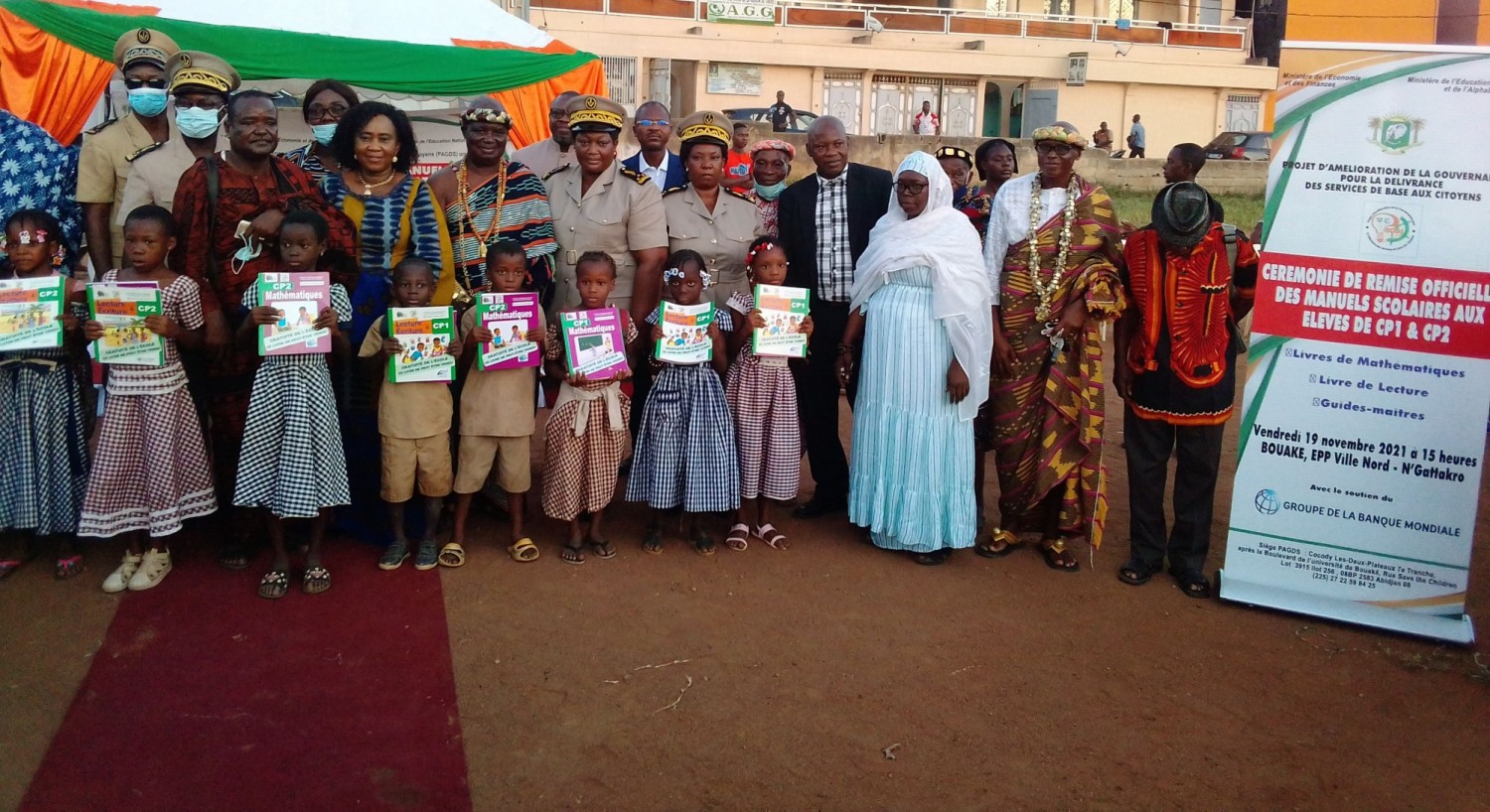 Côte d'Ivoire : Bouaké, sous la houlette de la banque mondiale, des élèves du CP1 et CP2 équipés en manuels scolaires