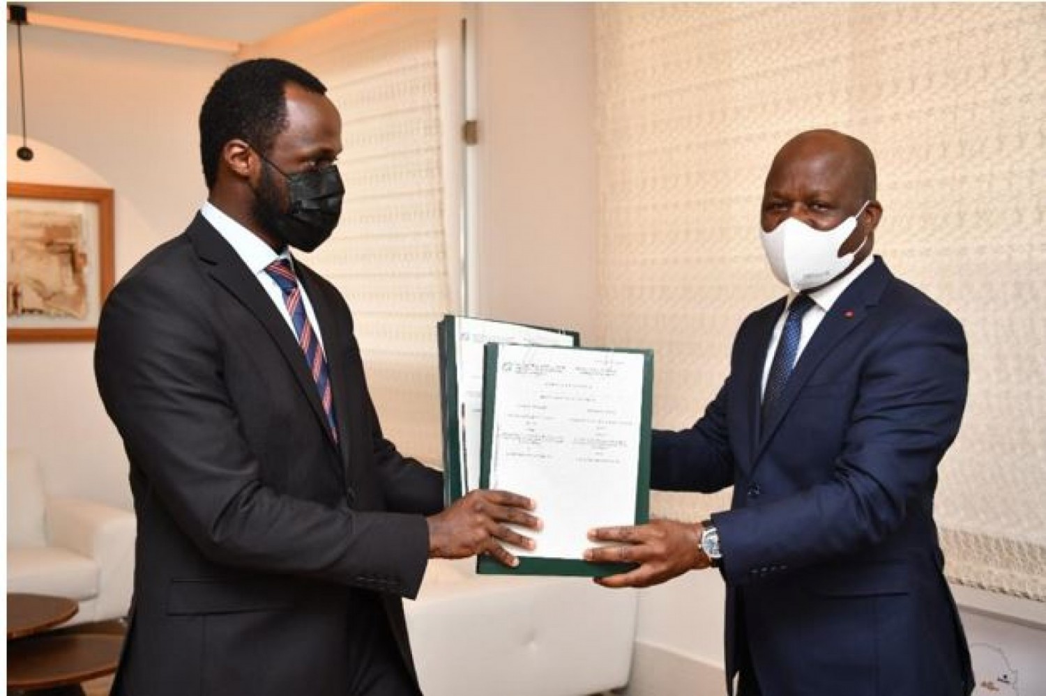 Côte d'Ivoire : Accord  entre le Ministère de la Santé et  Zipline pour distribuer des fournitures médicales à l'échelle nationale par avion autonome