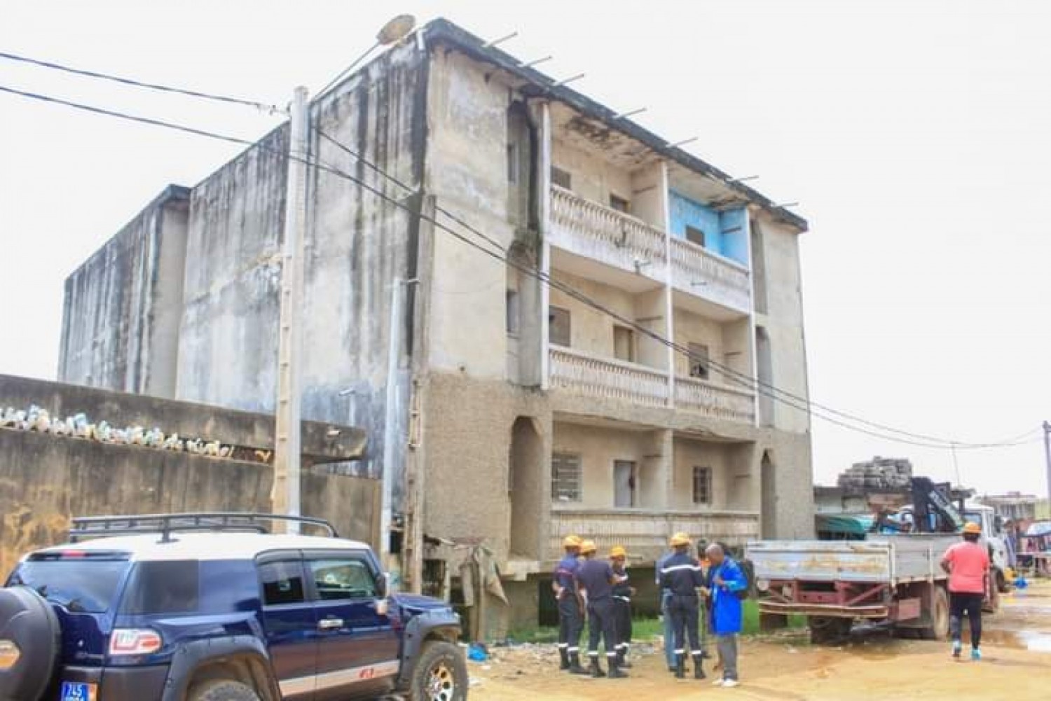 Côte d'Ivoire : Koumassi, un bâtiment R+3 présentant des risques bientôt détruit