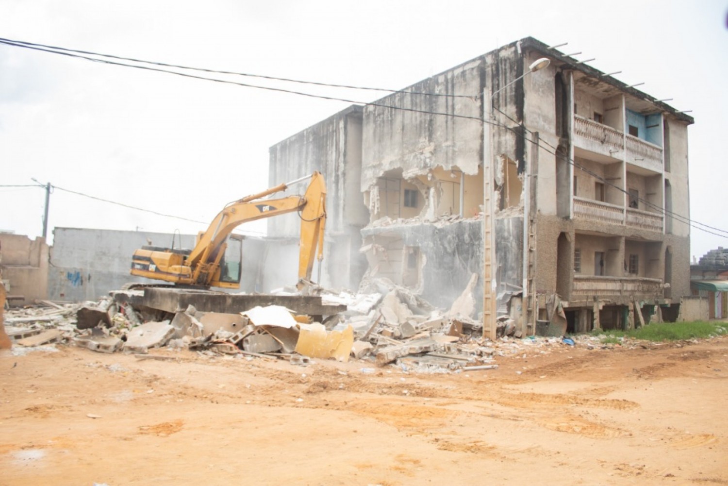 Côte d'Ivoire : Construction anarchique, un second bâtiment R+3 menaçant ruine détruit à Koumassi en l'espace d'un mois