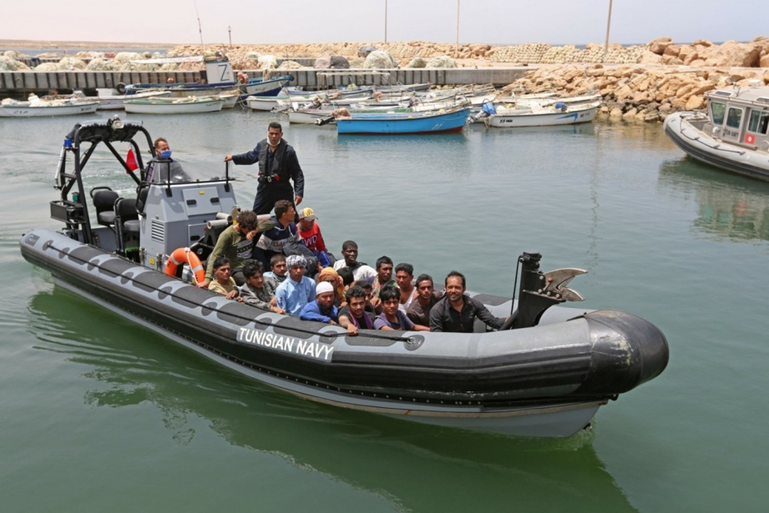 Tunisie : Un mort, et 78 clandestins secourus en mer par la marine nationale
