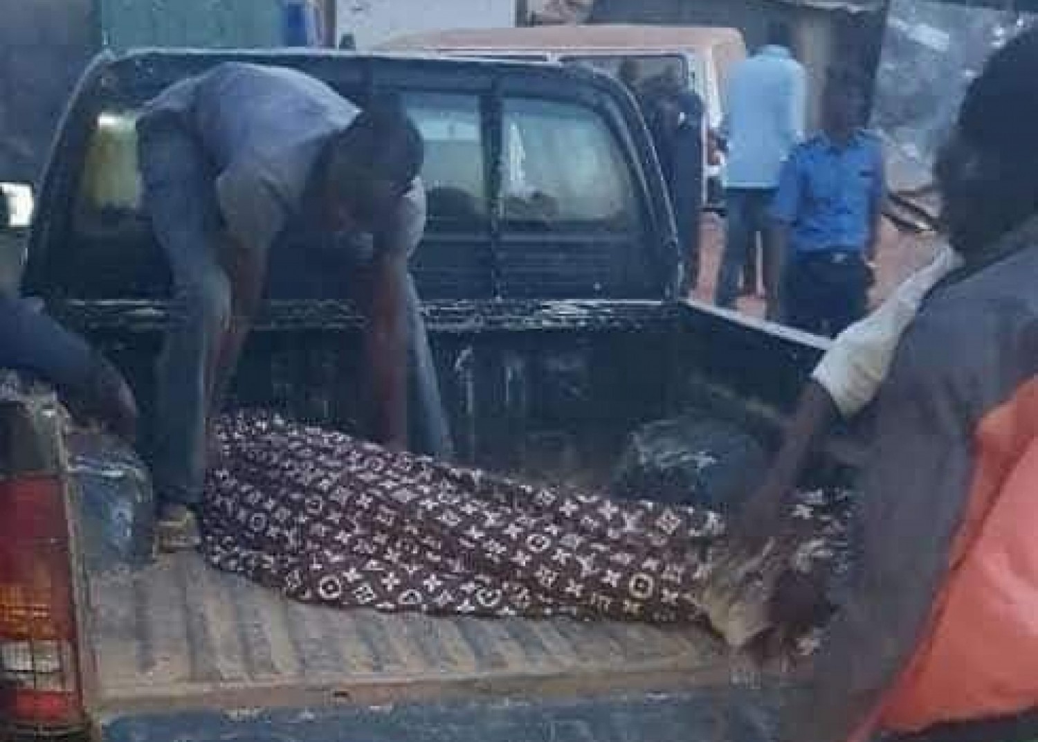 Côte d'Ivoire : Aboisso, suite à une dispute, il égorge son père et est abattu par un militaire