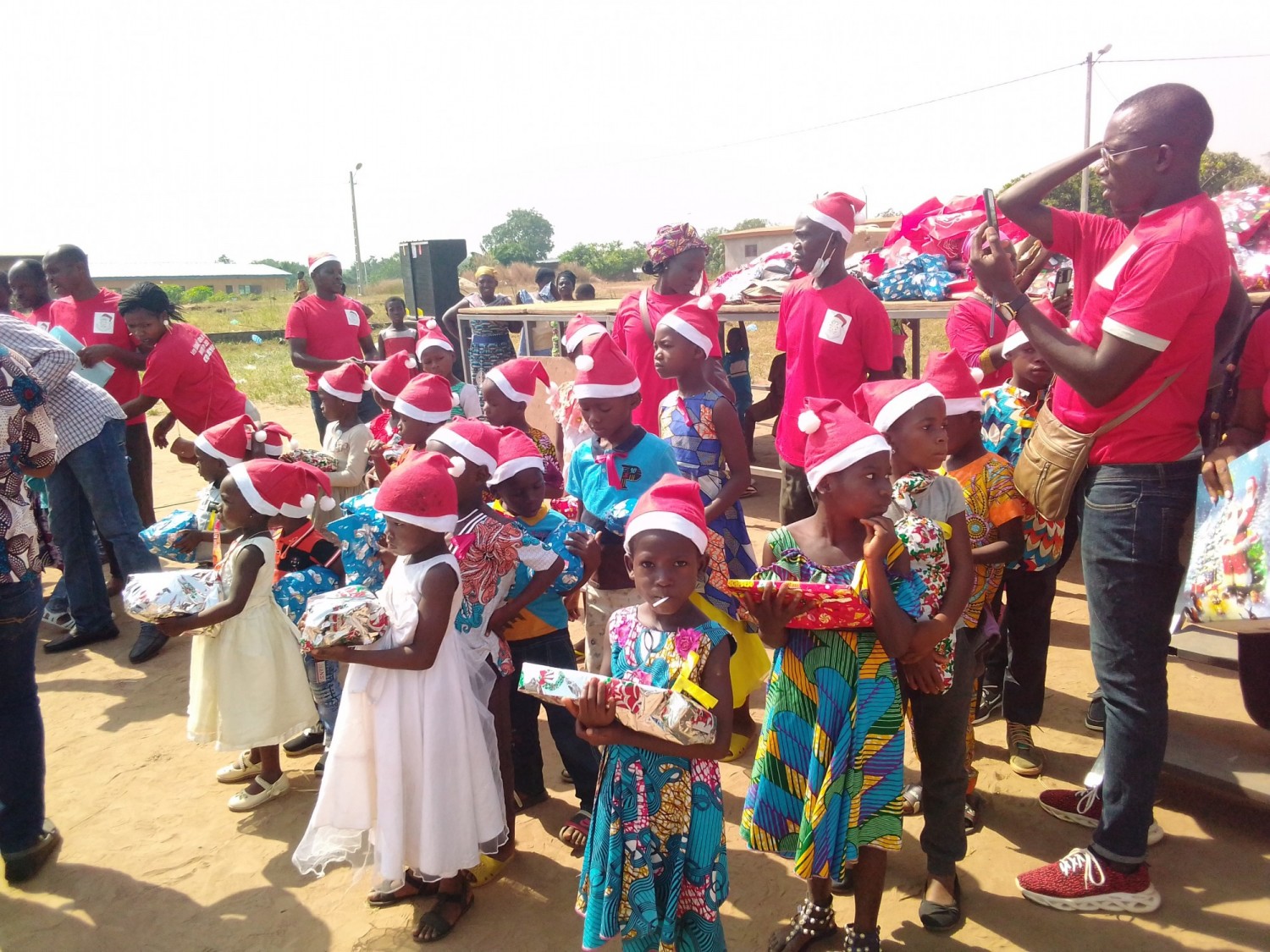 Côte d'Ivoire : Pour la première fois depuis des lustres, des enfants d'une tribu bénéficient des cadeaux de Noël