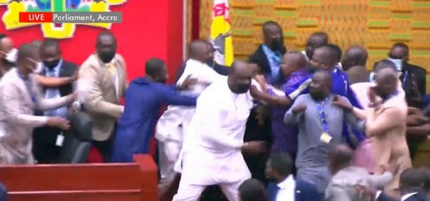 Ghana :  Parlement, opposition entre majorité et minorité, nouvelle échauffourée